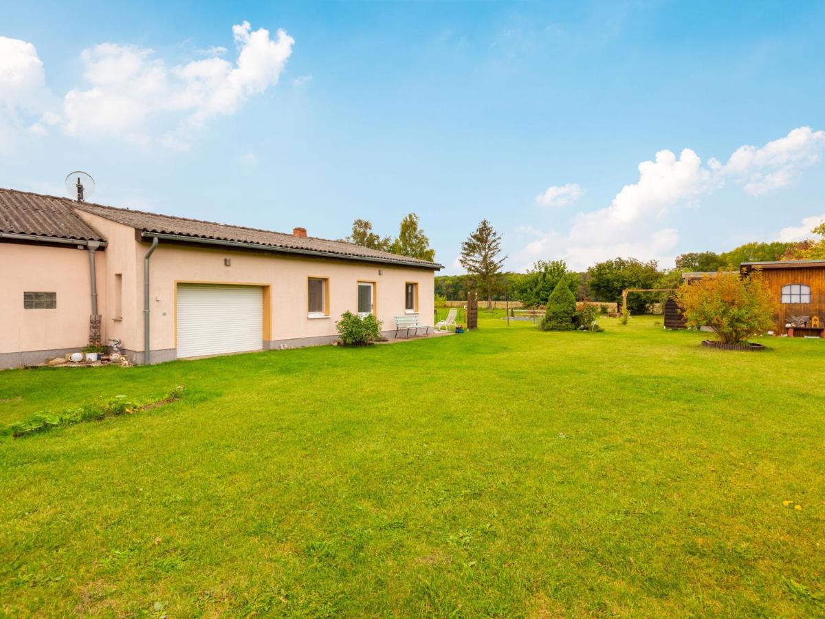 Idyllic Bungalow In Pepelow With Garden Eksteriør billede