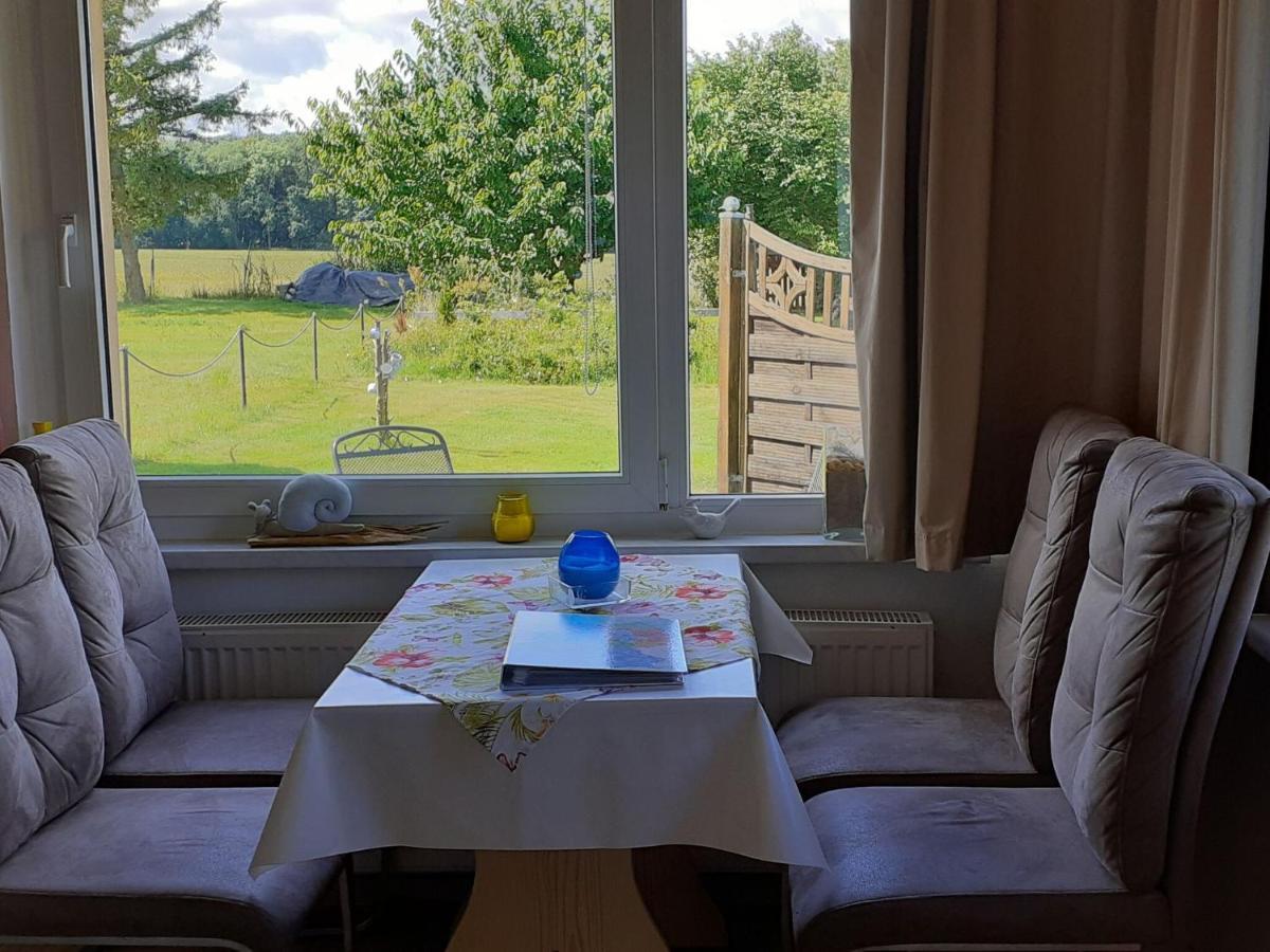 Idyllic Bungalow In Pepelow With Garden Eksteriør billede